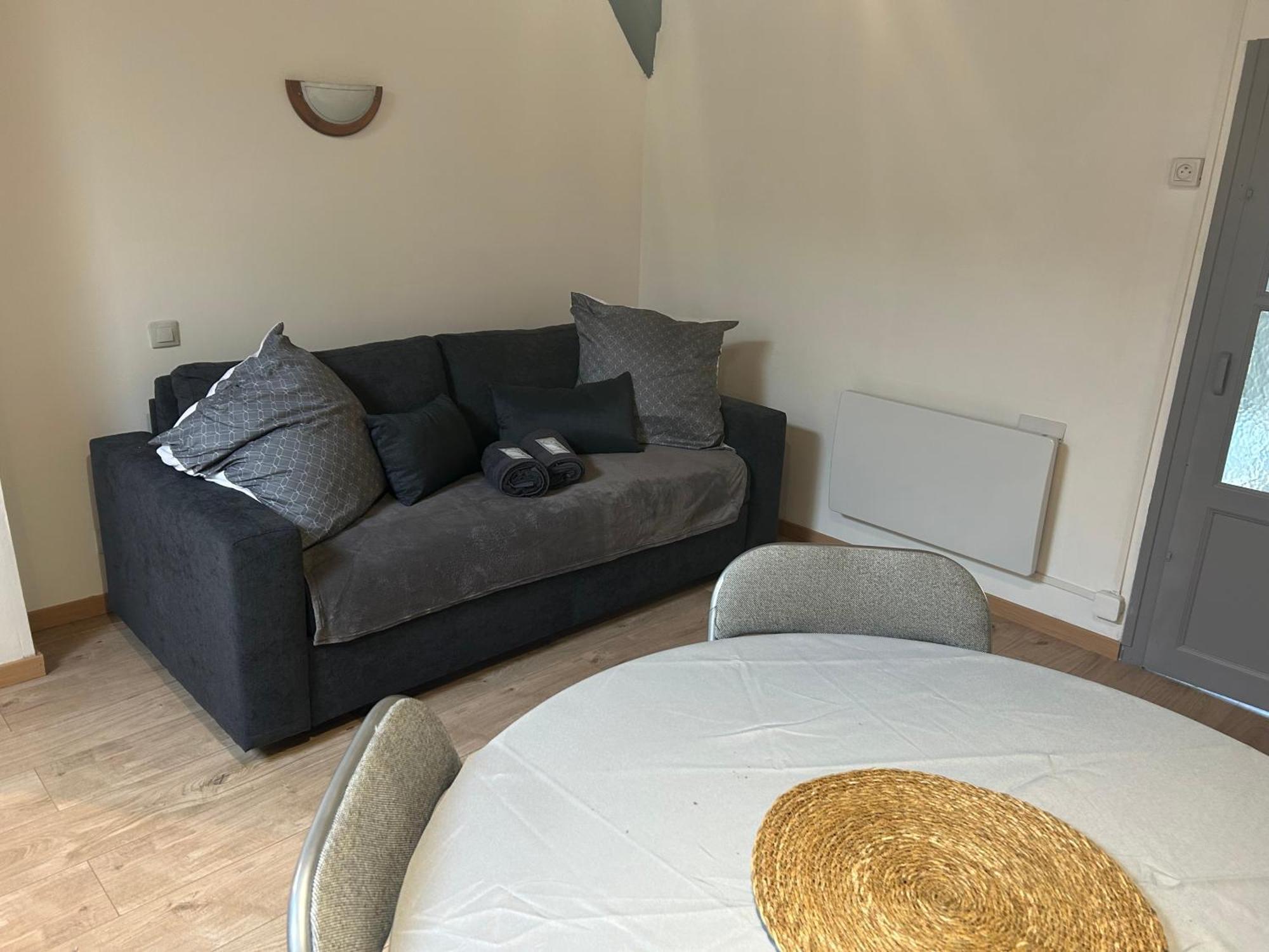 Au Bouquet Troyen - Wifi - Calme Et Tranquillite Appartement Troyes Buitenkant foto