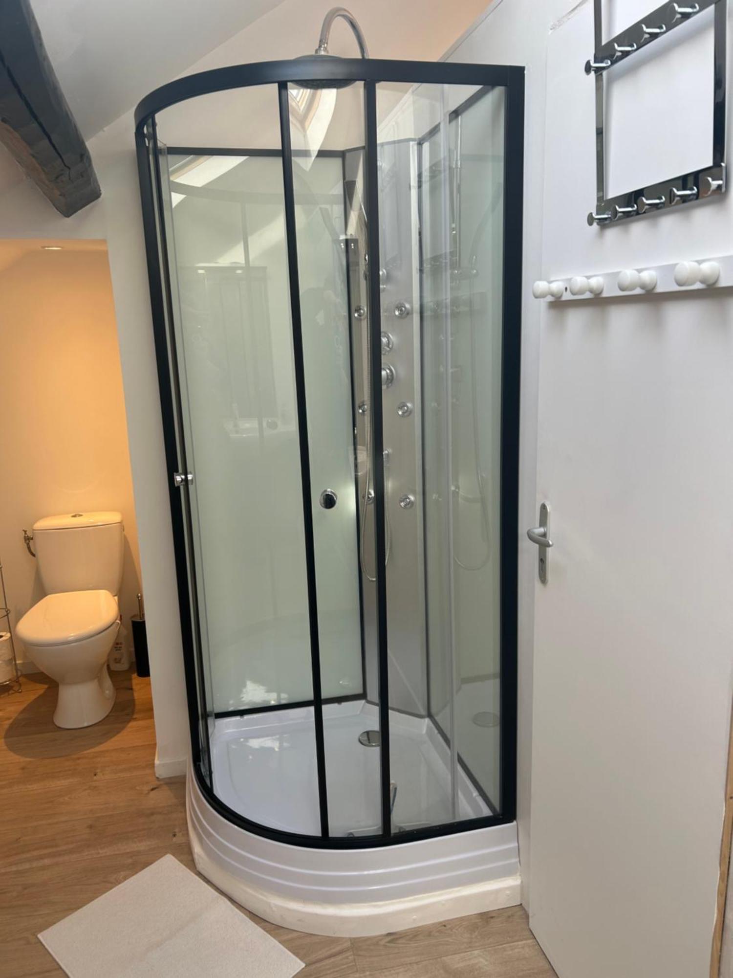 Au Bouquet Troyen - Wifi - Calme Et Tranquillite Appartement Troyes Buitenkant foto